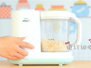 2、肉糜黄瓜粥,里脊肉放入辅食机中搅碎，做成猪肉糜备用。