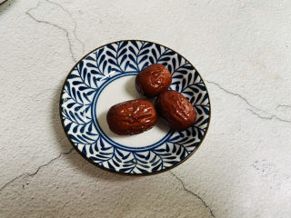 3、玉米渣粥,红枣