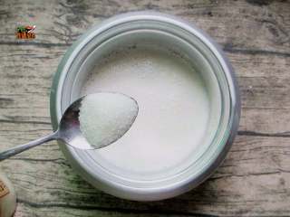 5、红枣大米糕,按照自己的口味加入适量的糖