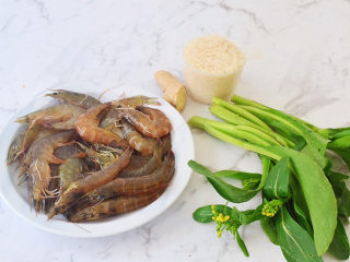 1、潮汕海鲜粥,准备好材料