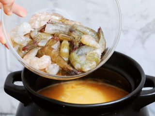 13、潮汕海鲜粥,加入虾仁