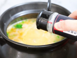 17、潮汕海鲜粥,出锅前撒上胡椒粉