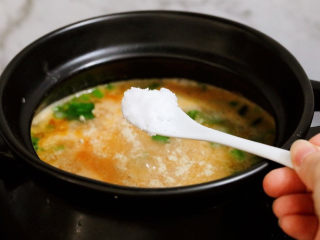 18、潮汕海鲜粥,再根据个人口味加入盐调味即可