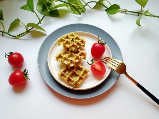 13、华夫鸡蛋饼,搭配水果牛奶都可以。