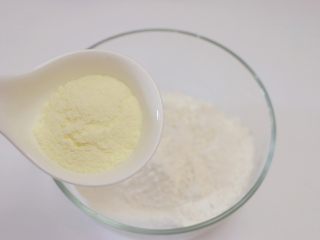 5、甜心可可麻薯馒头,接着加入奶粉