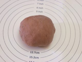 28、甜心可可麻薯馒头,将面团卷起来，收口捏紧，团成圆形面团