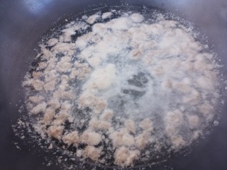 7、幸福早餐~皮蛋瘦肉粥,煮至变色即可