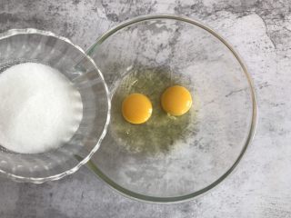 4、巧克力纸杯蛋糕,加入45g的白糖