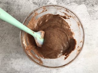 9、巧克力纸杯蛋糕,上下翻拌均匀