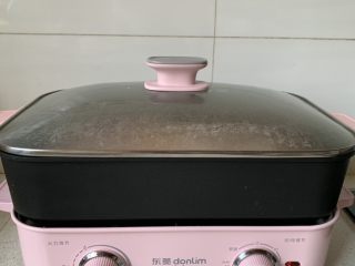 10、番茄浓汤烩饭,盖盖子焖煮2-3分钟