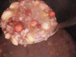 6、腊八粥【八宝粥】,煲粥要耐着性子，尤其是煲腊八粥这种食材极多的粥，更是要熬到全部熟透软烂，口感会更香甜可口。
