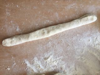 9、肉夹馍,折一下。