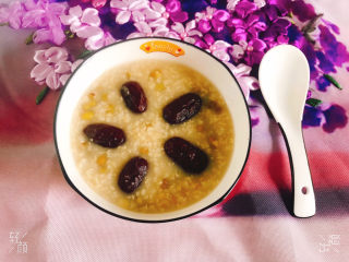 1、绿豆小米粥,先来一张成品图。