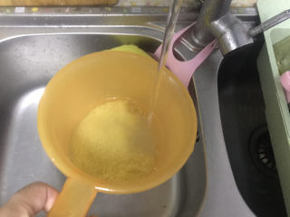 3、绿豆小米粥,小米清洗干净