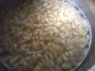 9、苹果小米粥,慢煮5分钟