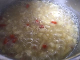 12、苹果小米粥,煮5分钟即可