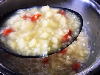 13、苹果小米粥,盛出装碗