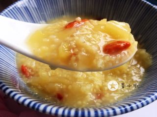 15、苹果小米粥,香甜软糯，太爽口啦……