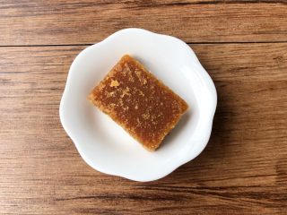 2、补血养颜粥,红糖适量，喜欢甜的多加一点，不喜欢甜少加一点，看个人喜欢。