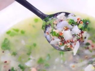 9、藜麦牛肉莲藕羹,很清爽的一碗汤,热成狗的天气,天天都想喝口爽口汤!