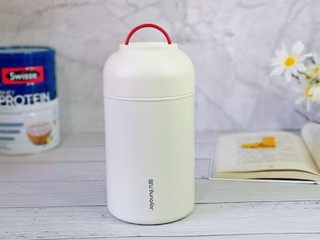 7、苹果小米粥,盖子拧紧焖4-5小时，也可以上班带上出门，中午吃正好呦～