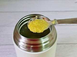 8、苹果小米粥,我焖了5小时，小米粥香稠糯，是我喜欢的口感。