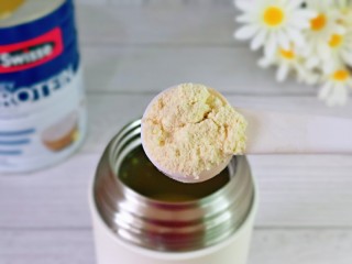 10、苹果小米粥,再加入蛋白粉，营养更丰富，特殊时期提高免疫力。