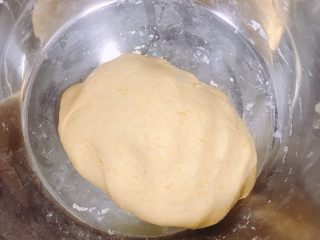 7、南瓜糯米糕,揉成较光滑不沾手的面团