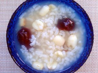 4、莲子红枣粥,完成。