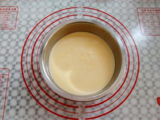 7、紫菜肉松鸡蛋卷,面糊过筛2次，放一边静置30分钟