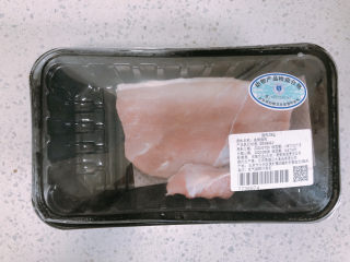 4、猪肝瘦肉粥,准备一份里脊肉。