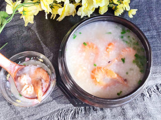 15、鲜虾砂锅粥,鲜虾砂锅粥可以吃了，味道鲜美无比~