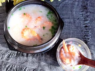 16、鲜虾砂锅粥,鲜虾砂锅粥鲜美无比，老少皆宜，晚餐宵夜都可以_