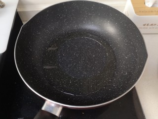 22、莲藕饼,锅内油加热