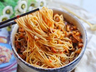 15、冬至美食 香菇肉酱拌面,超香。