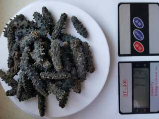 1、泡发海参,选150～180头小海参，一次泡发50只.