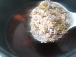 5、腊八粥,豆7分熟后加入所有的米