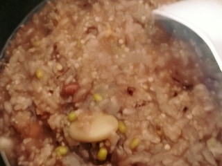 6、腊八粥,转小火煮