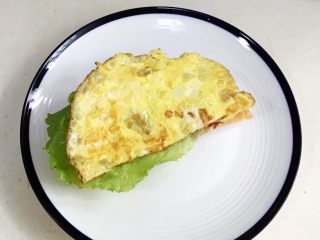 11、法风烧饼,继续放上煎蛋。