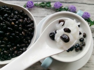 13、黑豆配粥,偶尔吃吃黑豆配粥蛮不错的哦