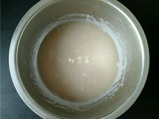 9、自制青团,蒸好的面团取出,冷却;