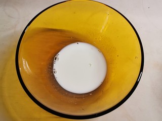 3、草莓山药,牛奶准备好