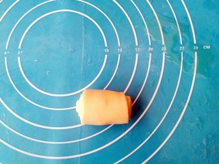 16、蟹壳黄烧饼,卷起来。