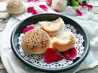 31、蟹壳黄烧饼,成品图。