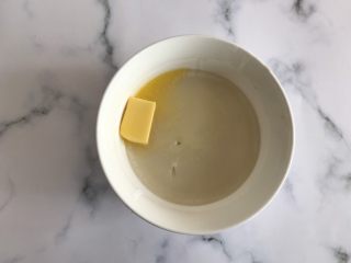 7、梦龙草莓夹心雪媚娘,蒸熟后加入黄油揉至完全吸收