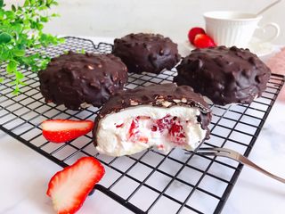 23、梦龙草莓夹心雪媚娘,成品