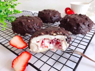 24、梦龙草莓夹心雪媚娘,成品