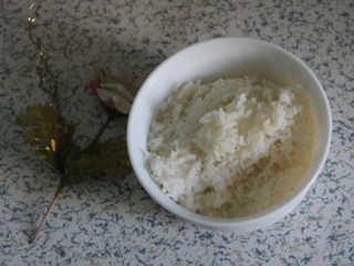 7、鸡蛋火腿辣椒酱炒饭,剩米饭一碗