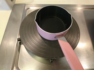 6、英式滿福面包,分量的水稍稍加熱至手感微溫即可。