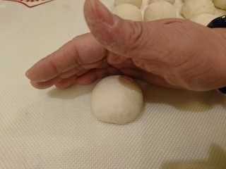 28、英式滿福面包,輕拍排氣。